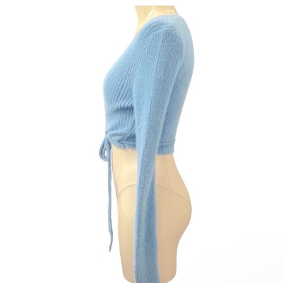 🚫SOLD🚫 NWOT Baby blue fuzzy wrap sweater sz L - Picture 6 of 7